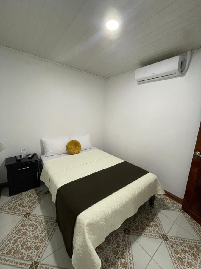 Hotel El Coco Alajuela Esterno foto